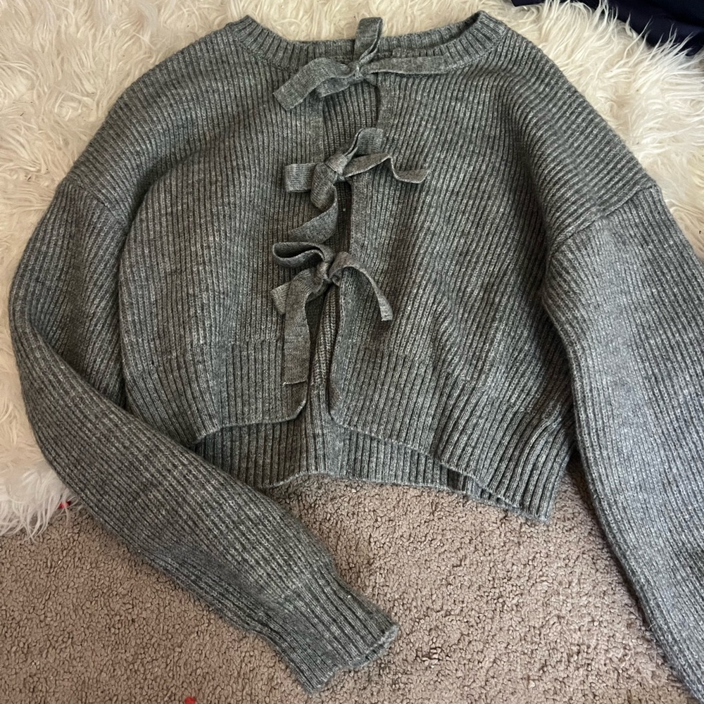 Cider Gray Ribbed Sweater with Bow Accents
